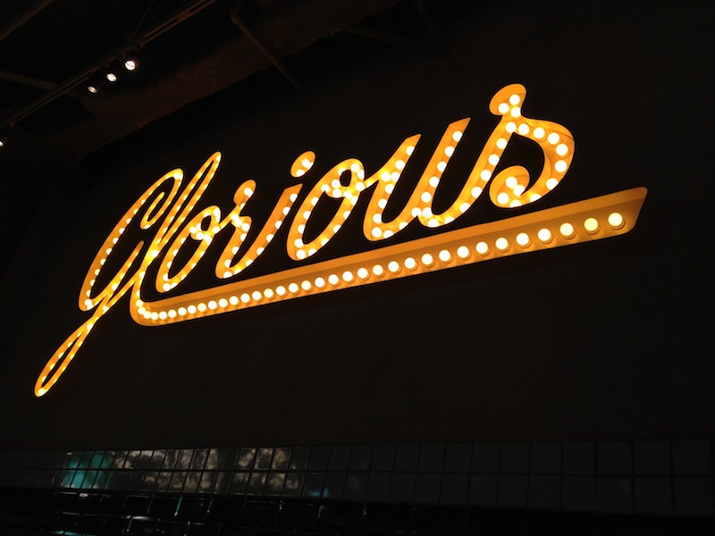 glorious_chain_cafe2