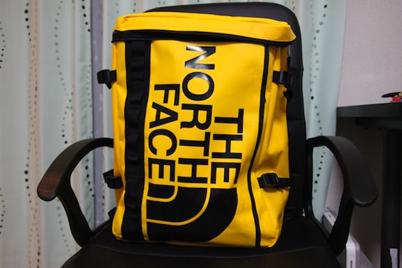 【レビュー】黄色でド派手な「THE NORTH FACE BCヒューズボックス」は1〜2泊でも使えるサイズ | ゴリミー