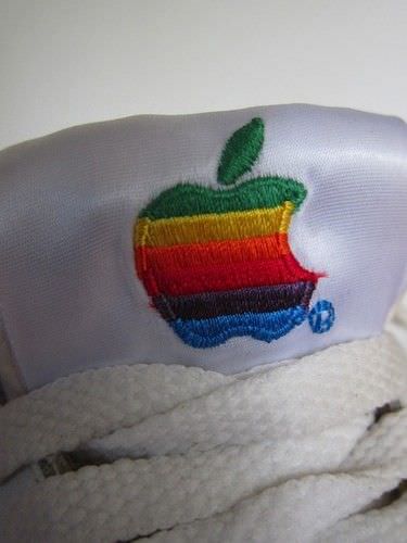 apple_sneakers4.jpg