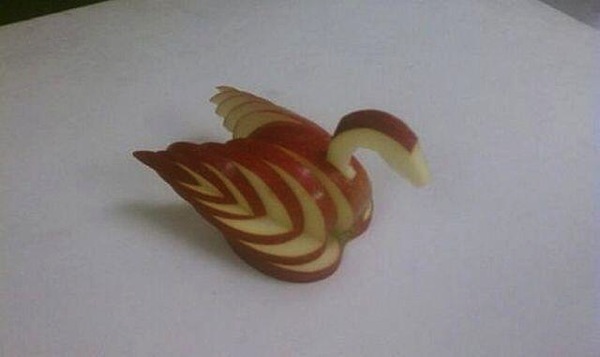 bird-made-from-an-apple.jpg