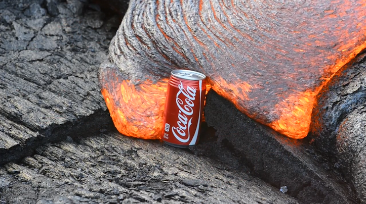 拷問されるコーラ缶 溶岩がコカ コーラの缶をジワジワと呑み込む様子を映した映像 ゴリミー