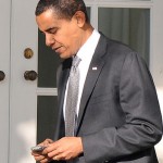 obama-using-his-blackberry.jpg