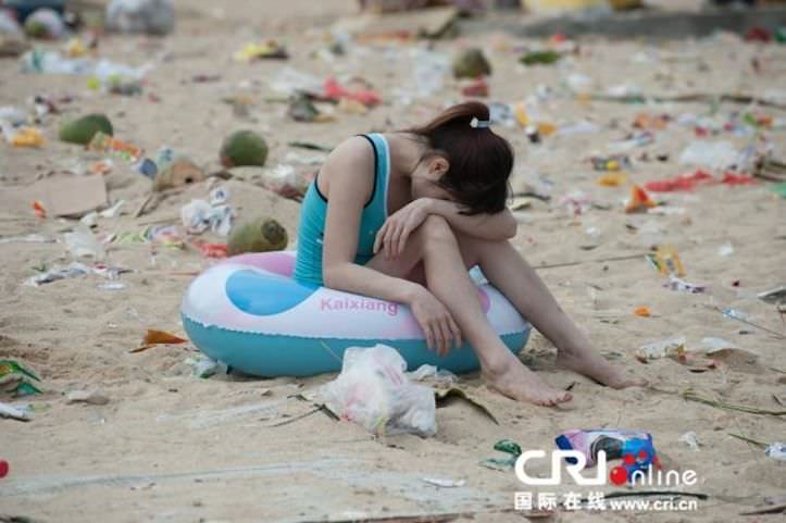 tons-of-trash-on-the-chinese-beach-1.jpg