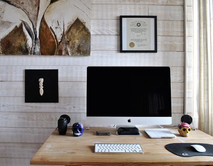 Mac-Workstation-With-Wooden-Desks-1.jpeg