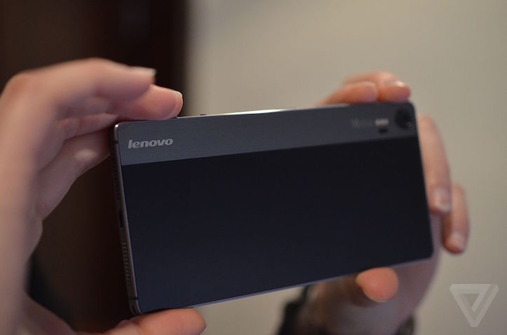 Lenovo カメラシャッター専用ボタン搭載スマホ Vibe Shot を発表 ゴリミー