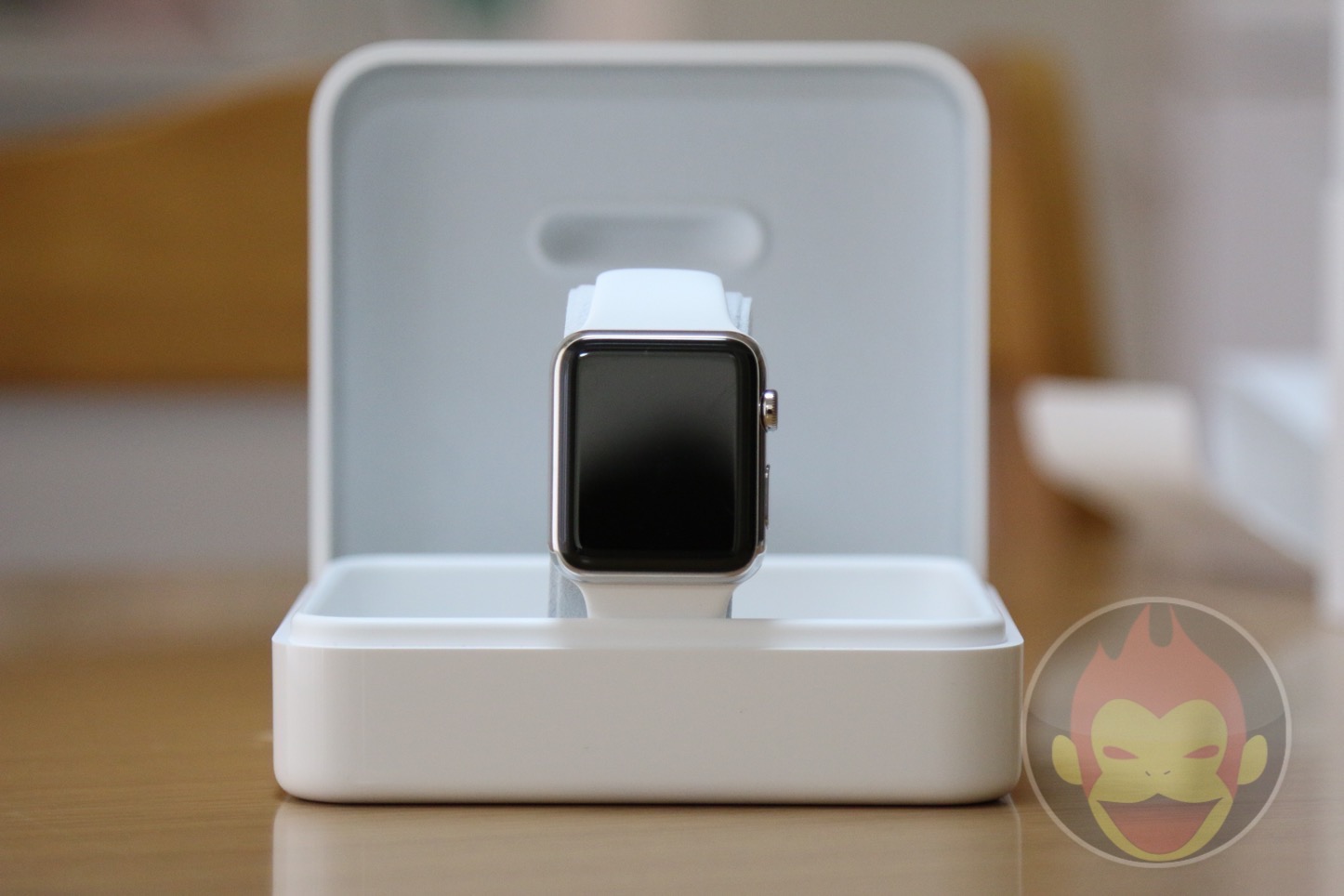 Apple-Watch-Stainless-Steel-White-Band-42mm-023.JPG