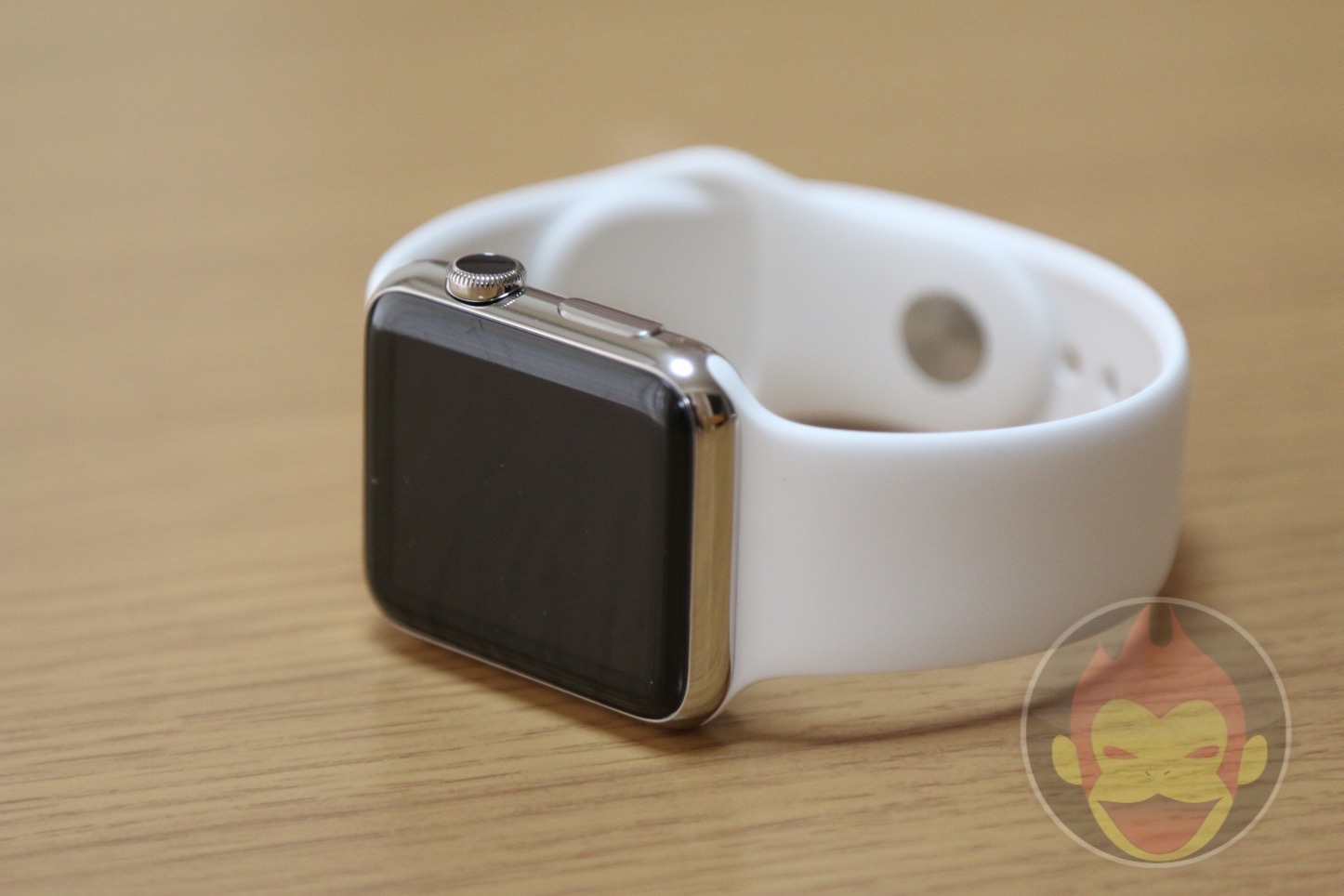 Apple-Watch-Stainless-Steel-White-Band-42mm-028.JPG