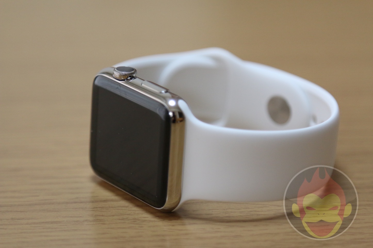 Apple-Watch-Stainless-Steel-White-Band-42mm-032.JPG
