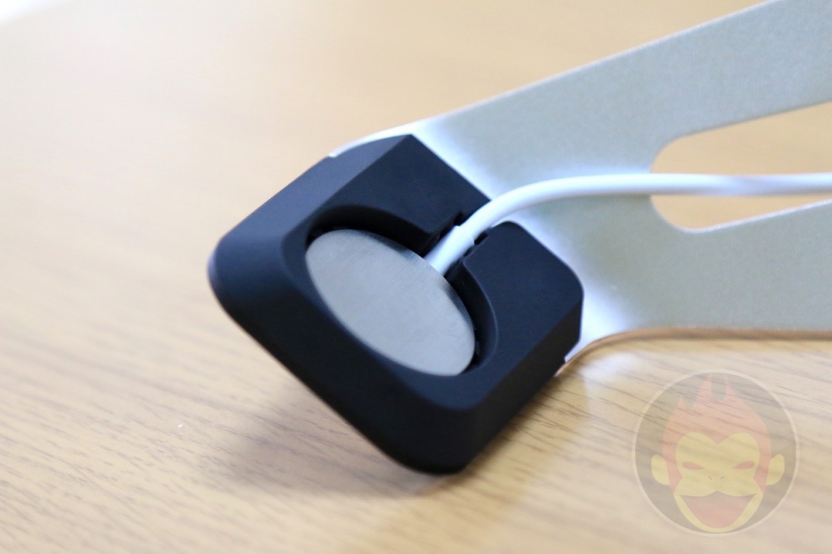 Spigen-Apple-Watch-Stand-12.JPG