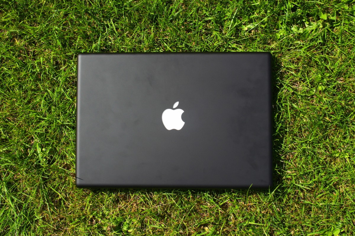 macbook-on-grass.jpg