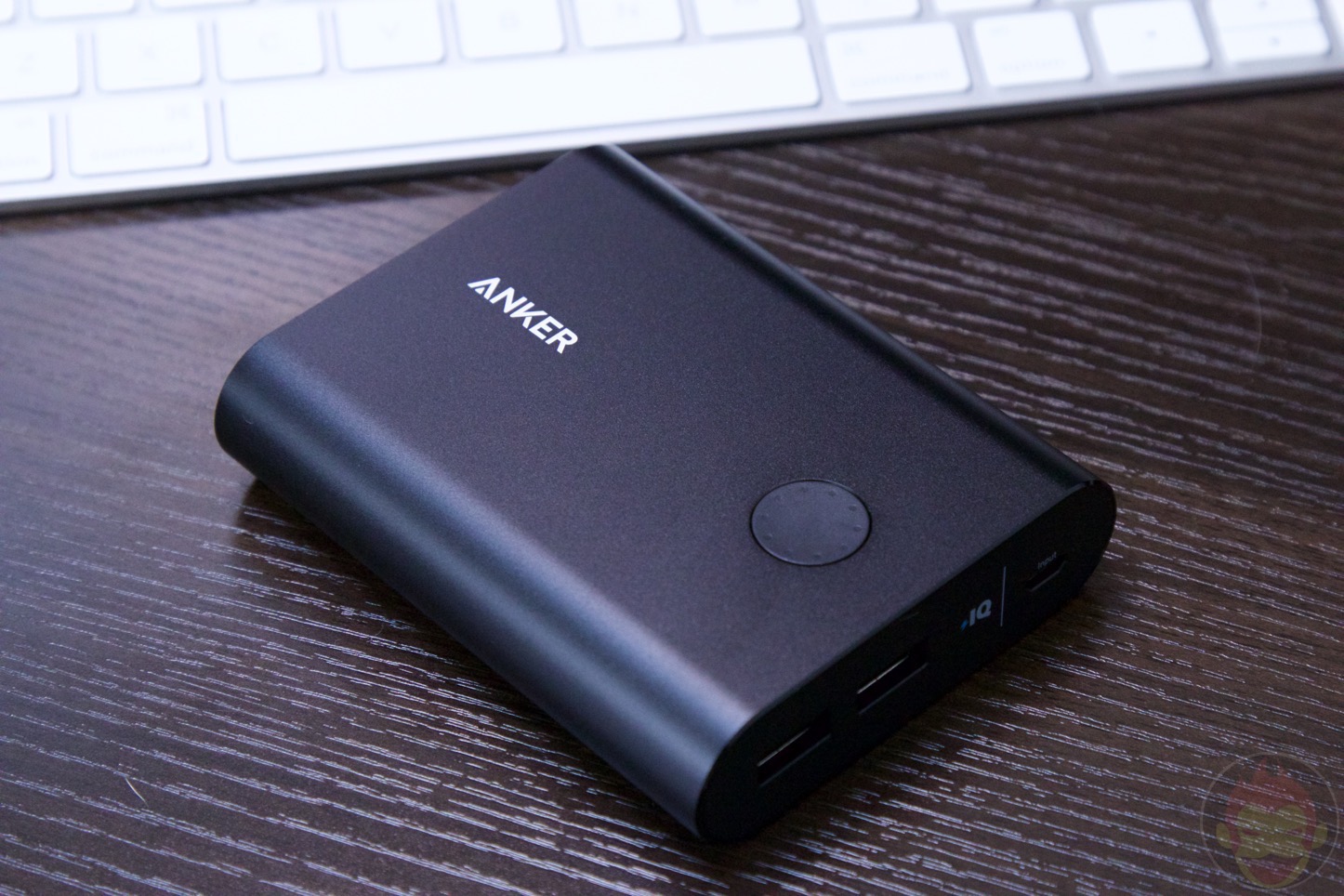 Anker-PowerCore-10400-Mobile-Battery-03.jpg