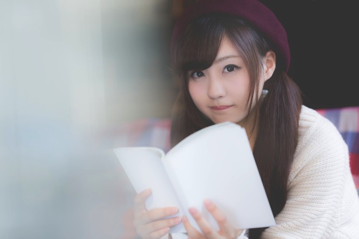 kawamura-pakutaso-reading-book.jpg