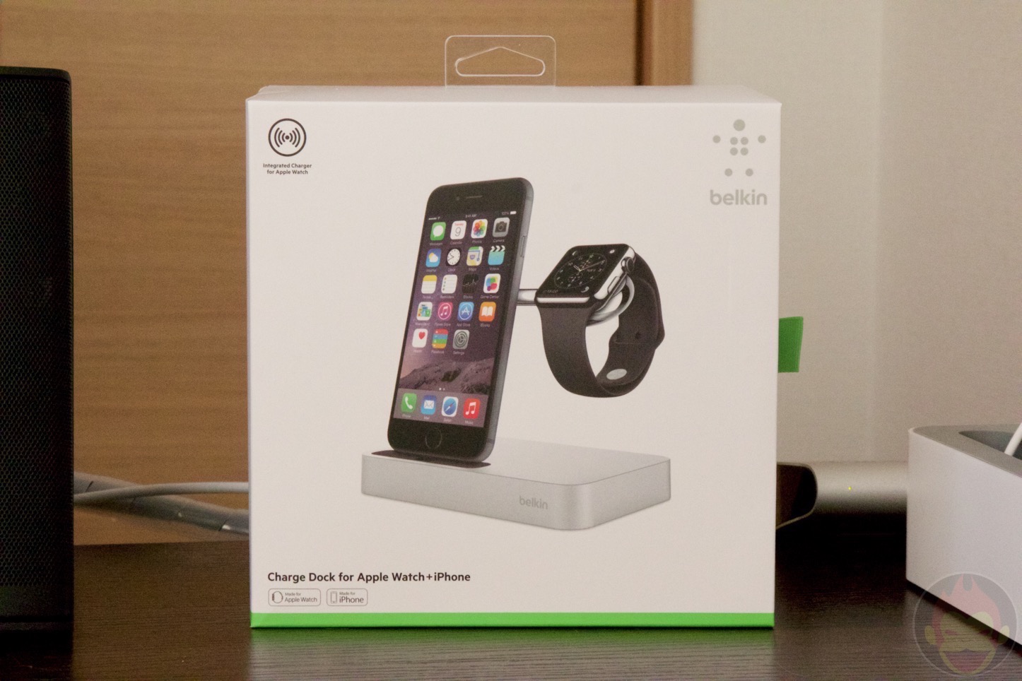 Belkin-Charge-Dock-for-iPhone-and-Apple-Watch-01.jpg