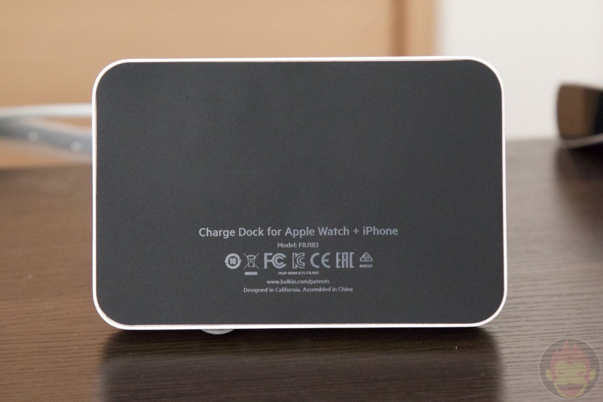 Belkin-Charge-Dock-for-iPhone-and-Apple-Watch-04.jpg