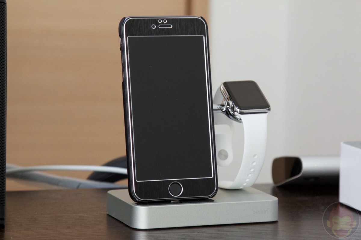 Belkin-Charge-Dock-for-iPhone-and-Apple-Watch-08.jpg