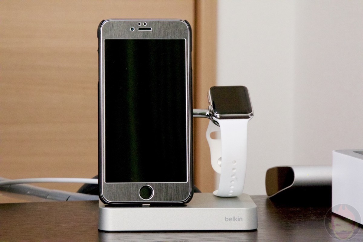 Belkin-Charge-Dock-for-iPhone-and-Apple-Watch-09.jpg