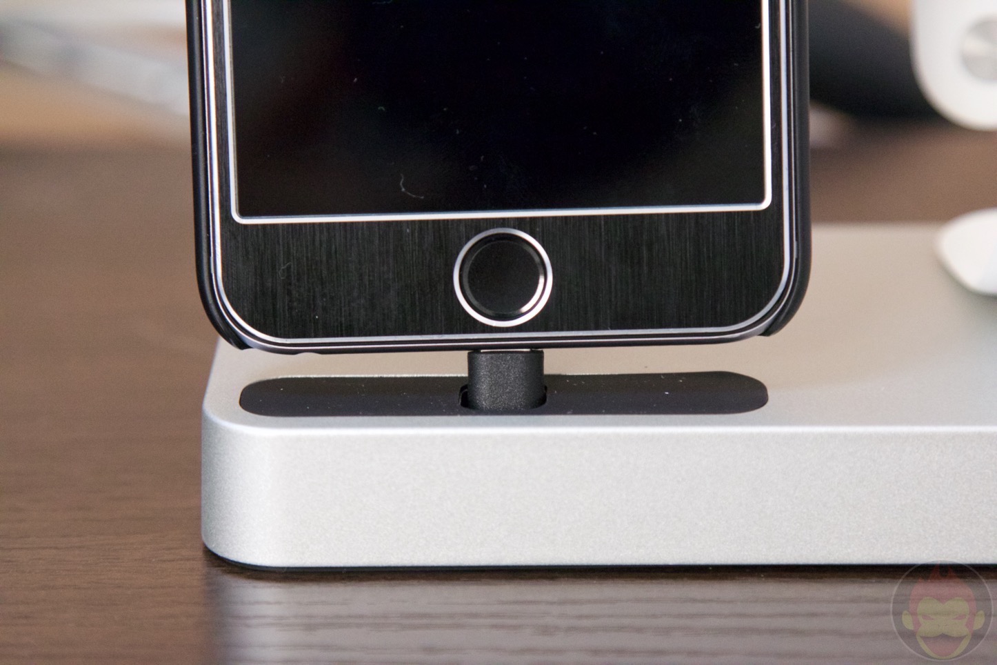 Belkin-Charge-Dock-for-iPhone-and-Apple-Watch-12.jpg