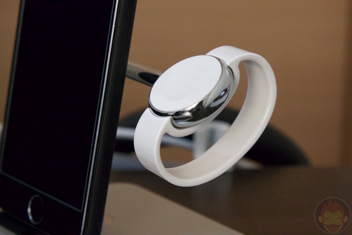 Belkin-Charge-Dock-for-iPhone-and-Apple-Watch-16.jpg