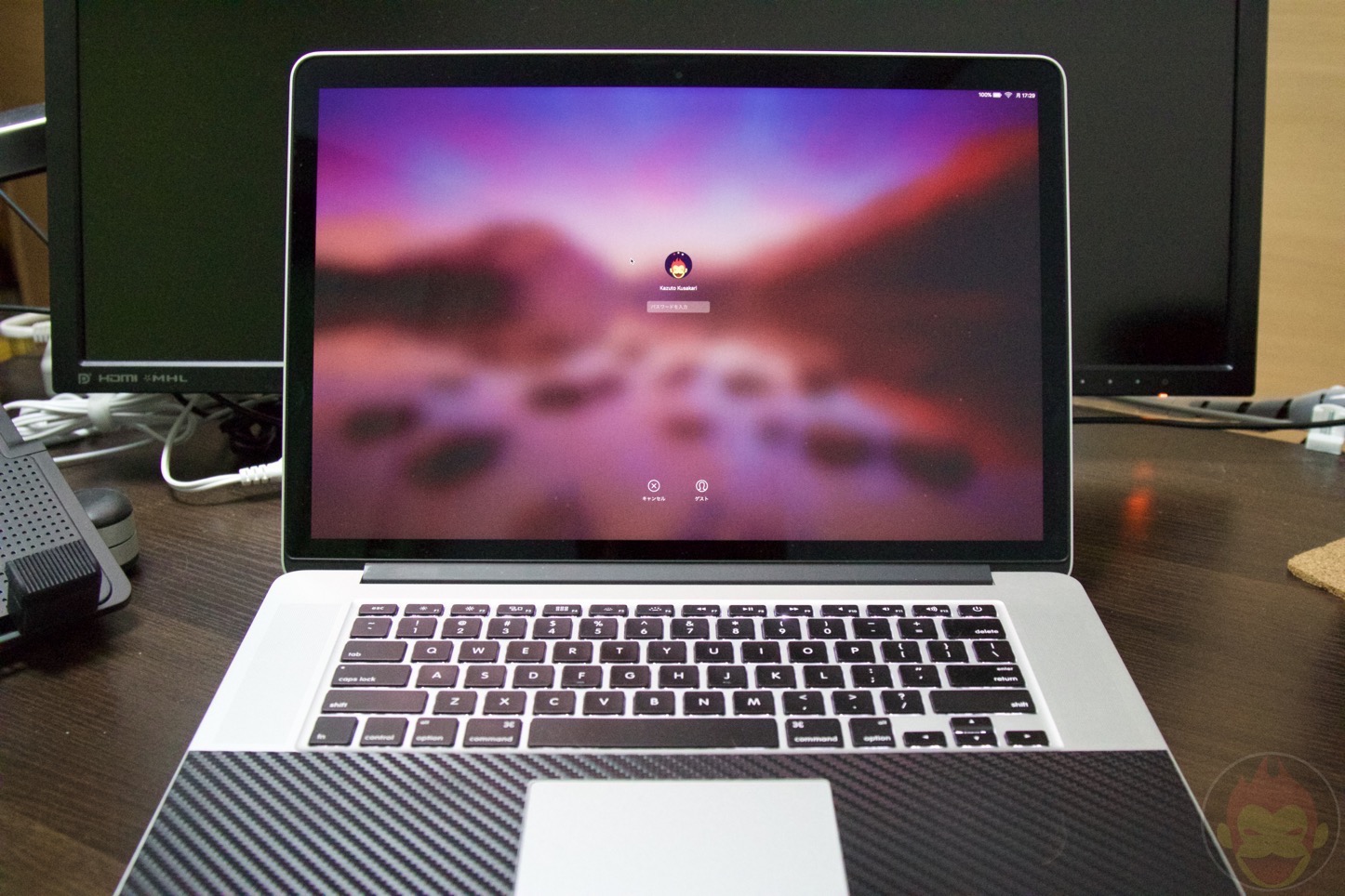 Bluelounge-Backflip-MacBookPro15-13.jpg