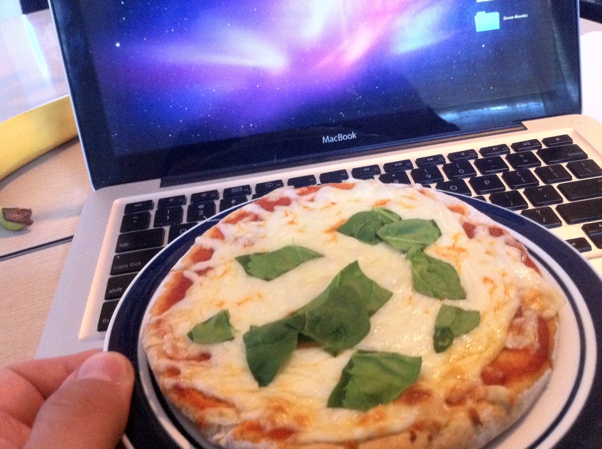pizza-and-macbook.jpg