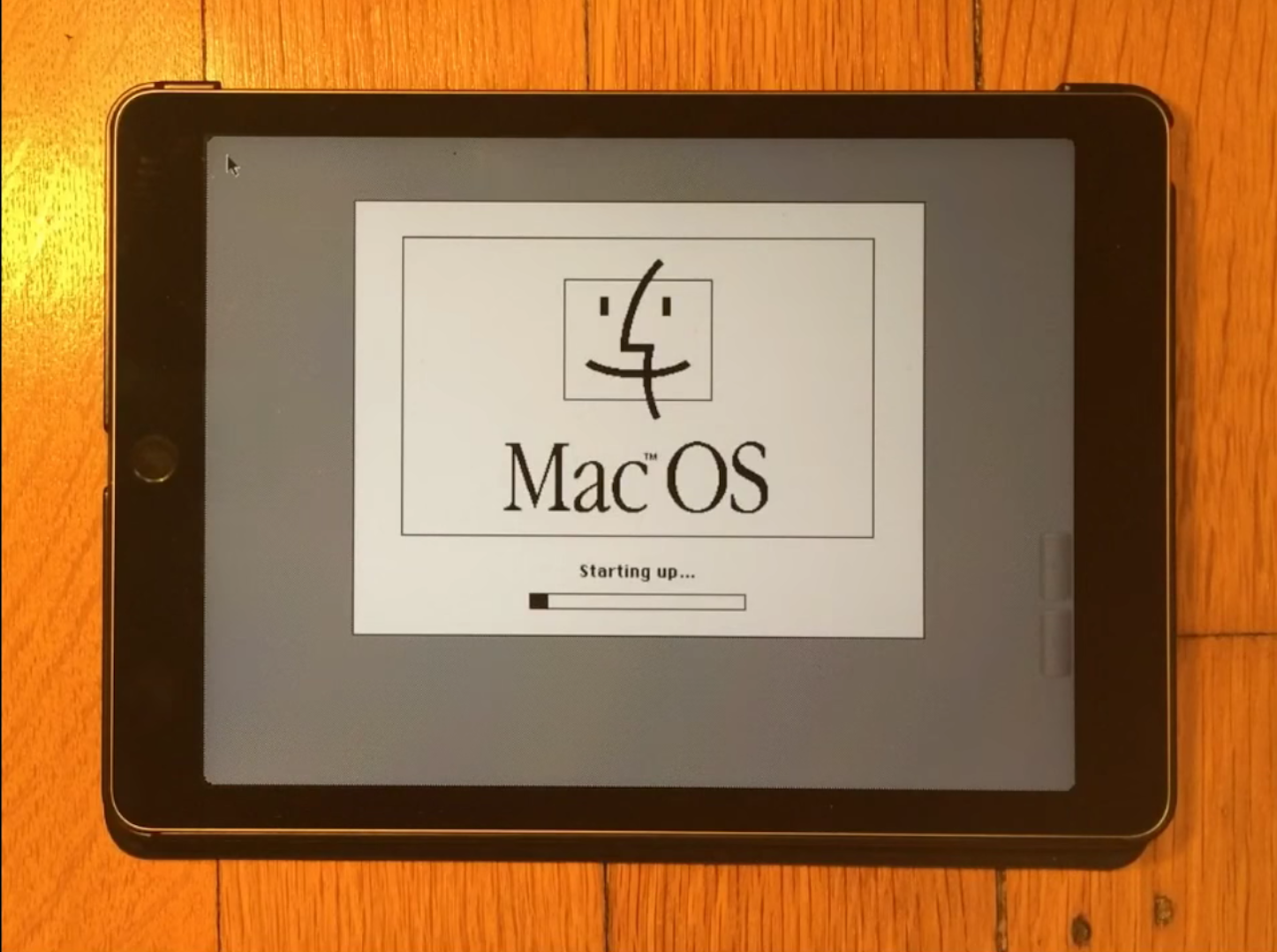 Macintosh-Plus-on-iPadAir2.png