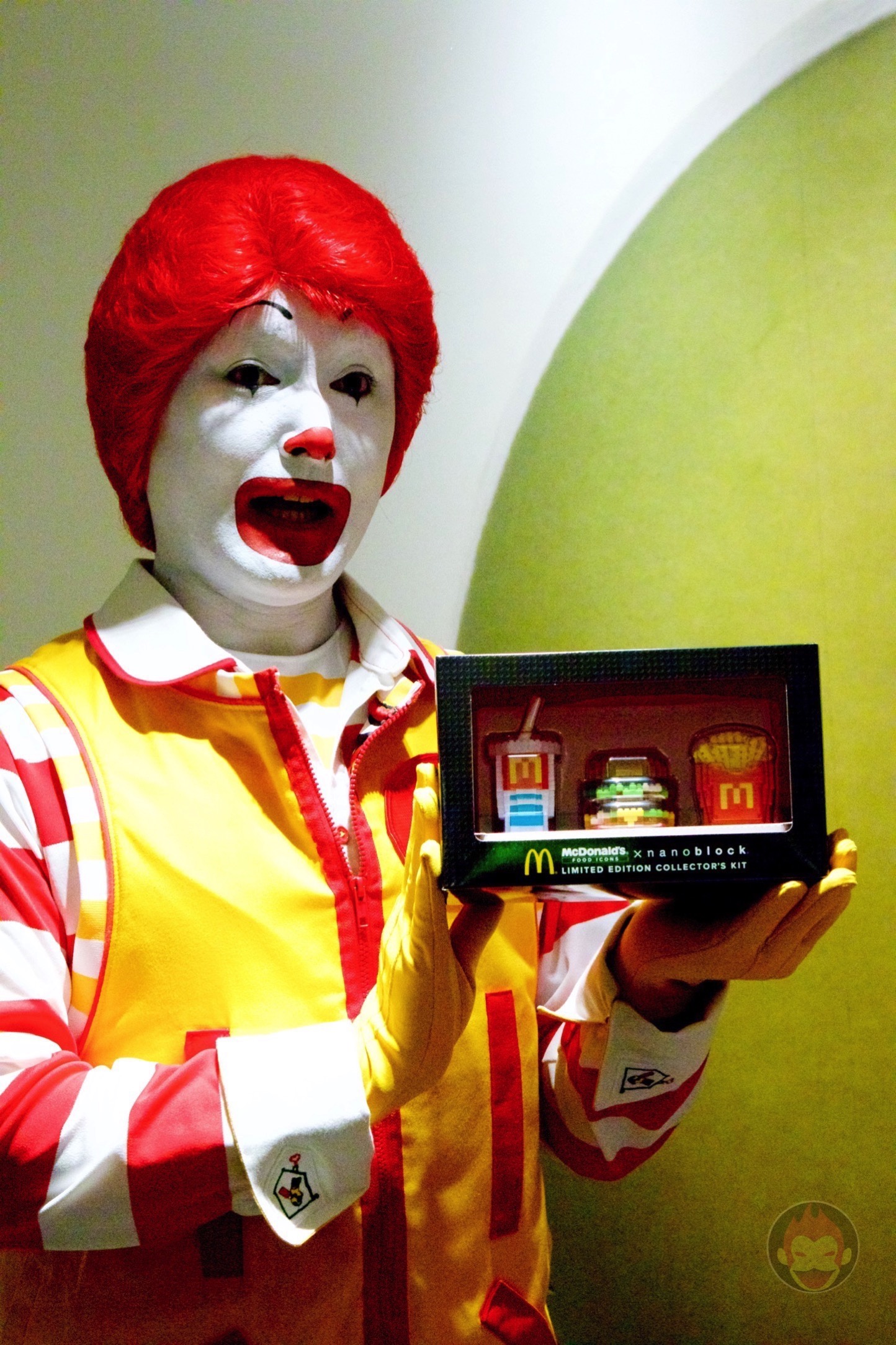 MacDonalds-Mega-Big-Mac-17.jpg