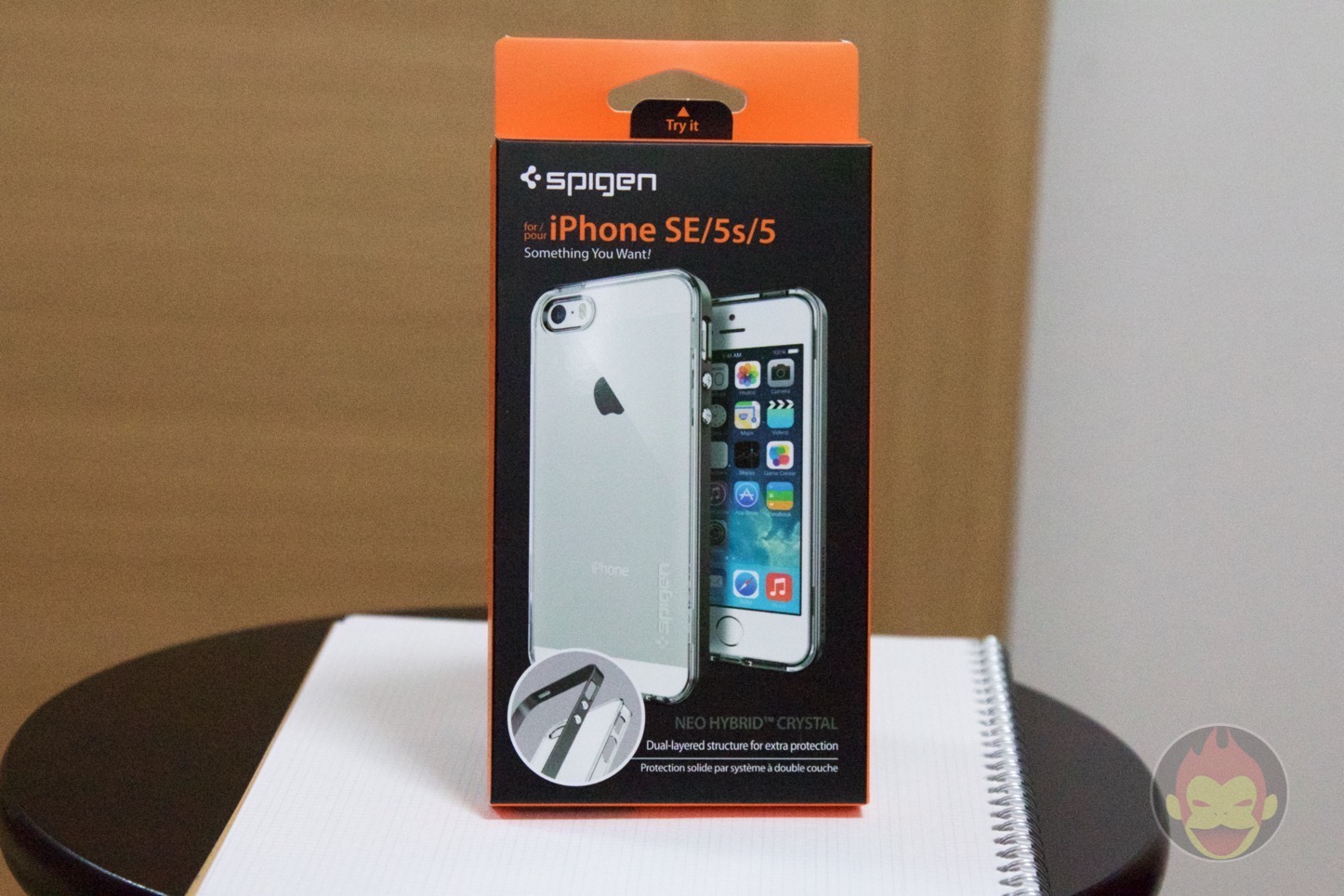 Spigen-Neo-Hybrid-Crystal-iPhone-SE-Case-01.jpg