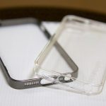 Spigen-Neo-Hybrid-Crystal-iPhone-SE-Case-03.jpg