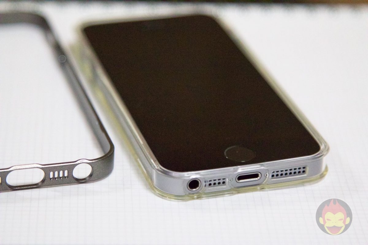 Spigen-Neo-Hybrid-Crystal-iPhone-SE-Case-04.jpg