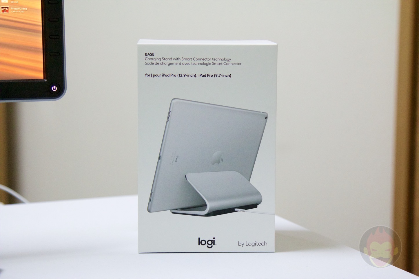 Logi-BASE-iPad-Pro-Stand-03.jpg