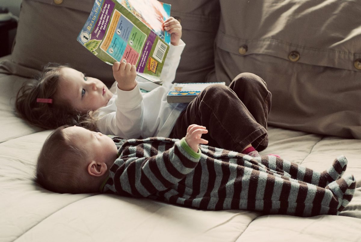 little-kids-reading-books-is-adorable.jpg