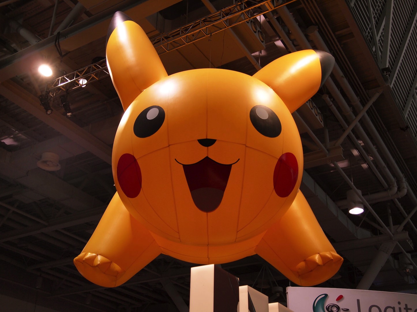 pikachu-balloon.jpg