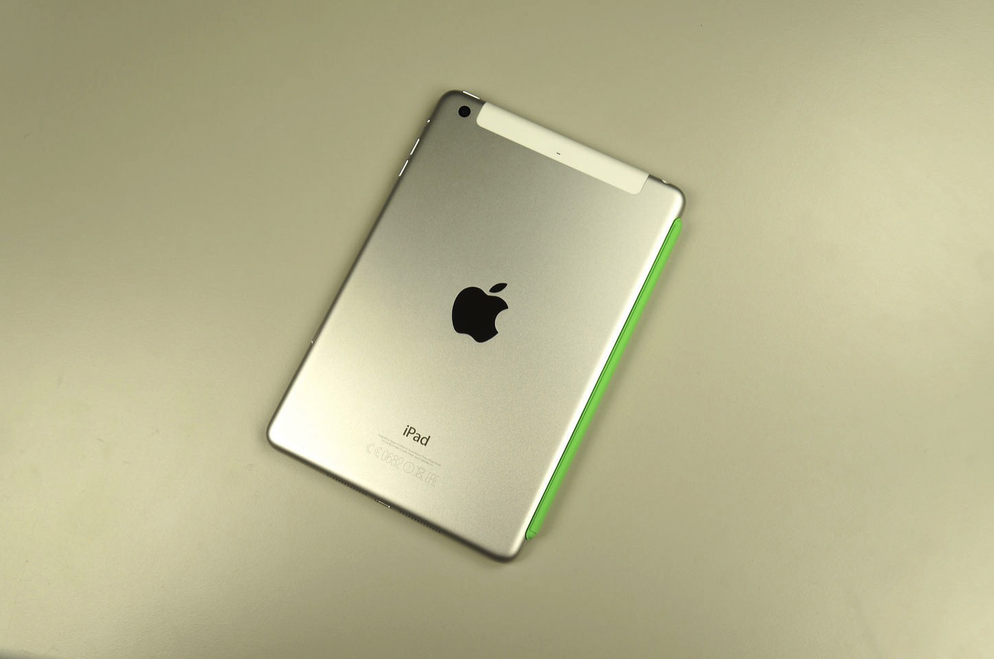 ipad-mini-4-with-case-green.jpg