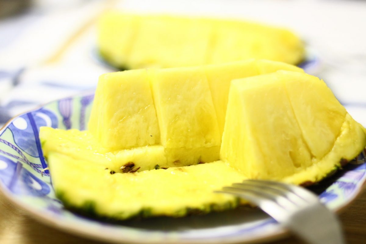 pineapple-photo-cut-ready-to-eat.jpg