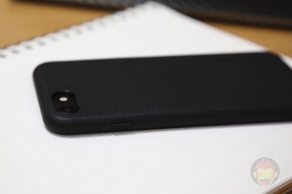 Spigen-Liquid-Armor-for-iPhone-7-04.jpg