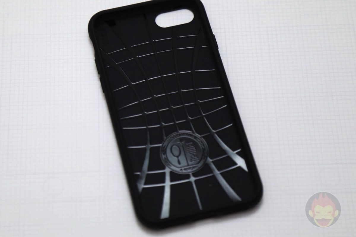 Spigen-Liquid-Armor-for-iPhone-7-09.jpg
