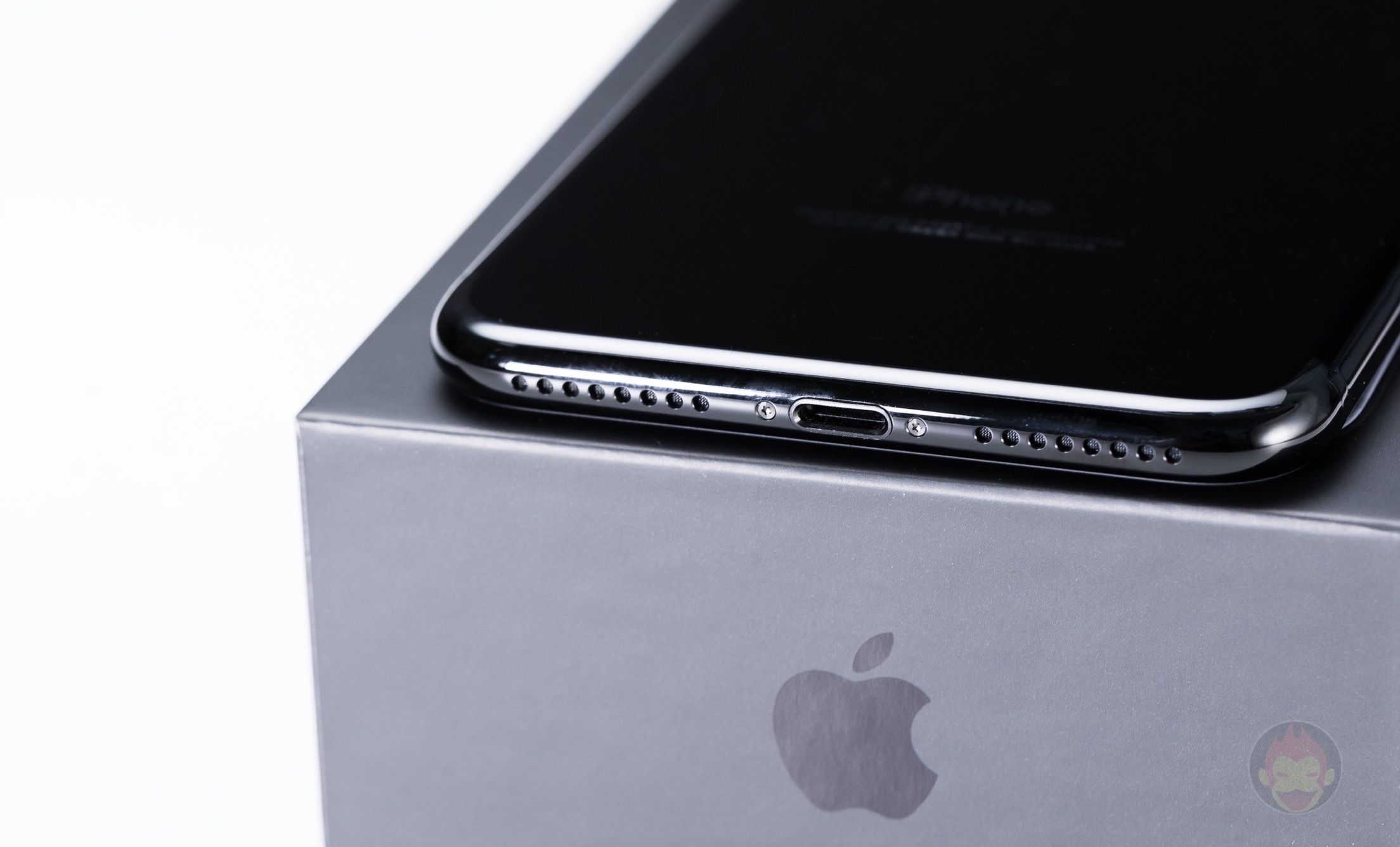iPhone-7-Plus-Jet-Black-Design-review-04.jpg