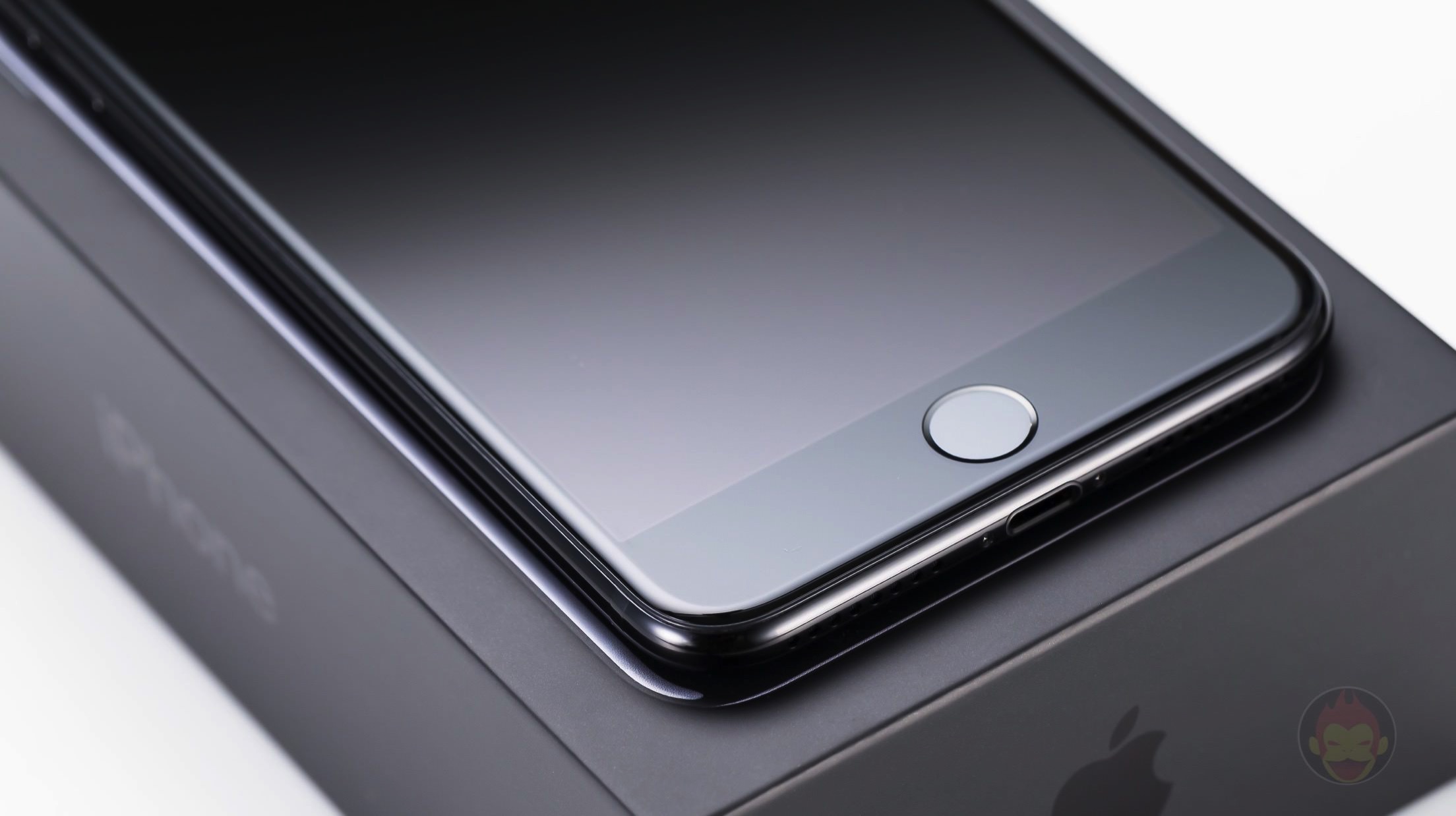 iPhone-7-Plus-Jet-Black-Design-review-11.jpg