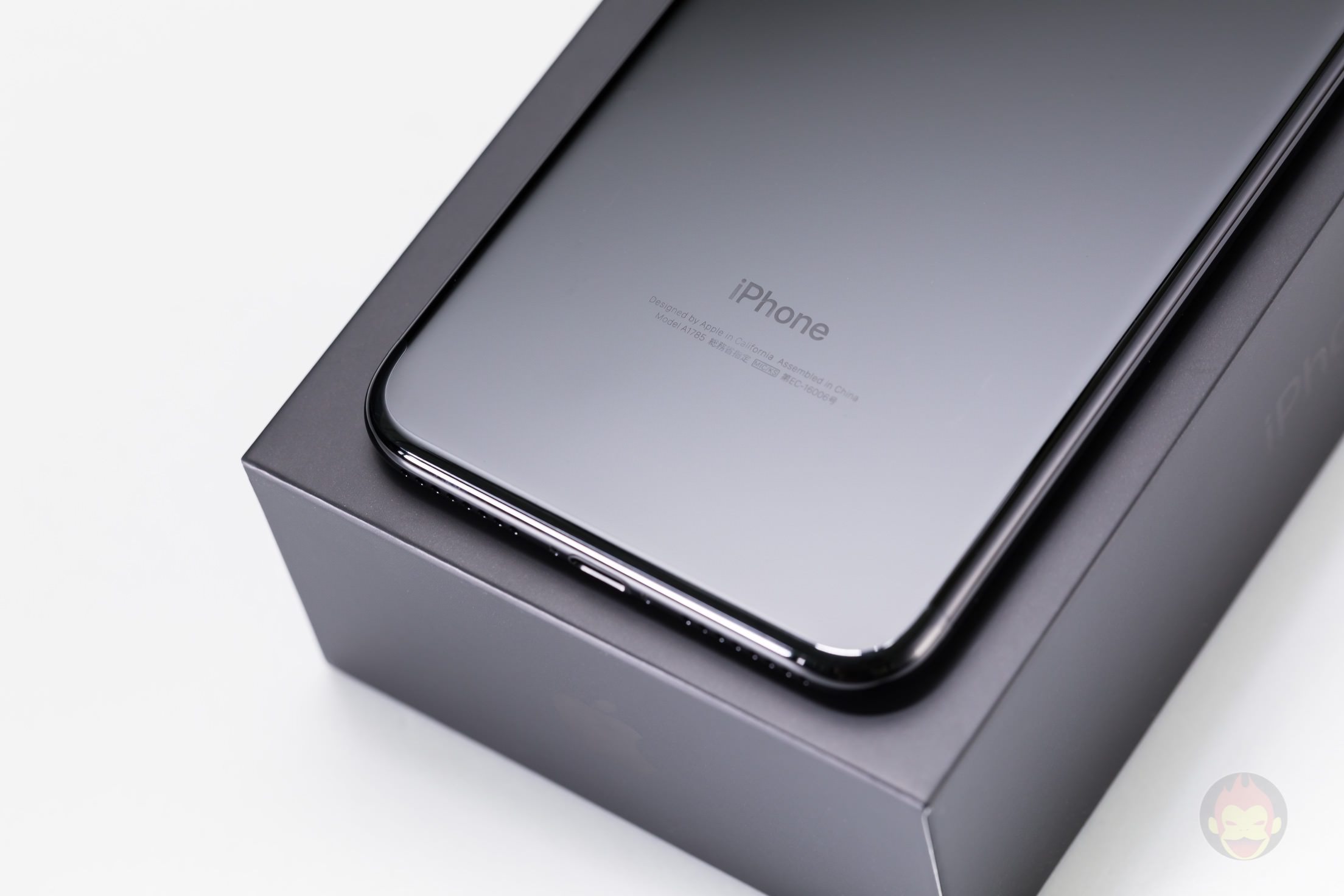 iPhone-7-Plus-Jet-Black-Design-review-13.jpg