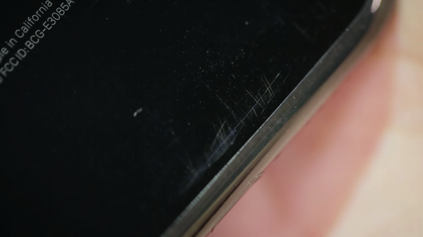 iphone-7-plus-scratches.png