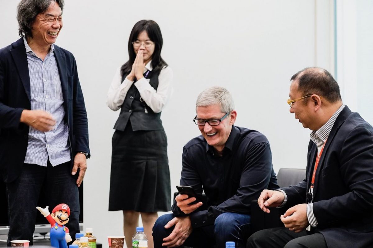 Tim-Cook-Visits-Nintendo.jpg