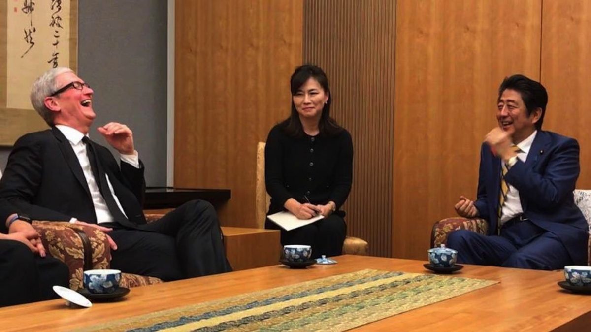 tim-cook-visits-mr-abe.jpg