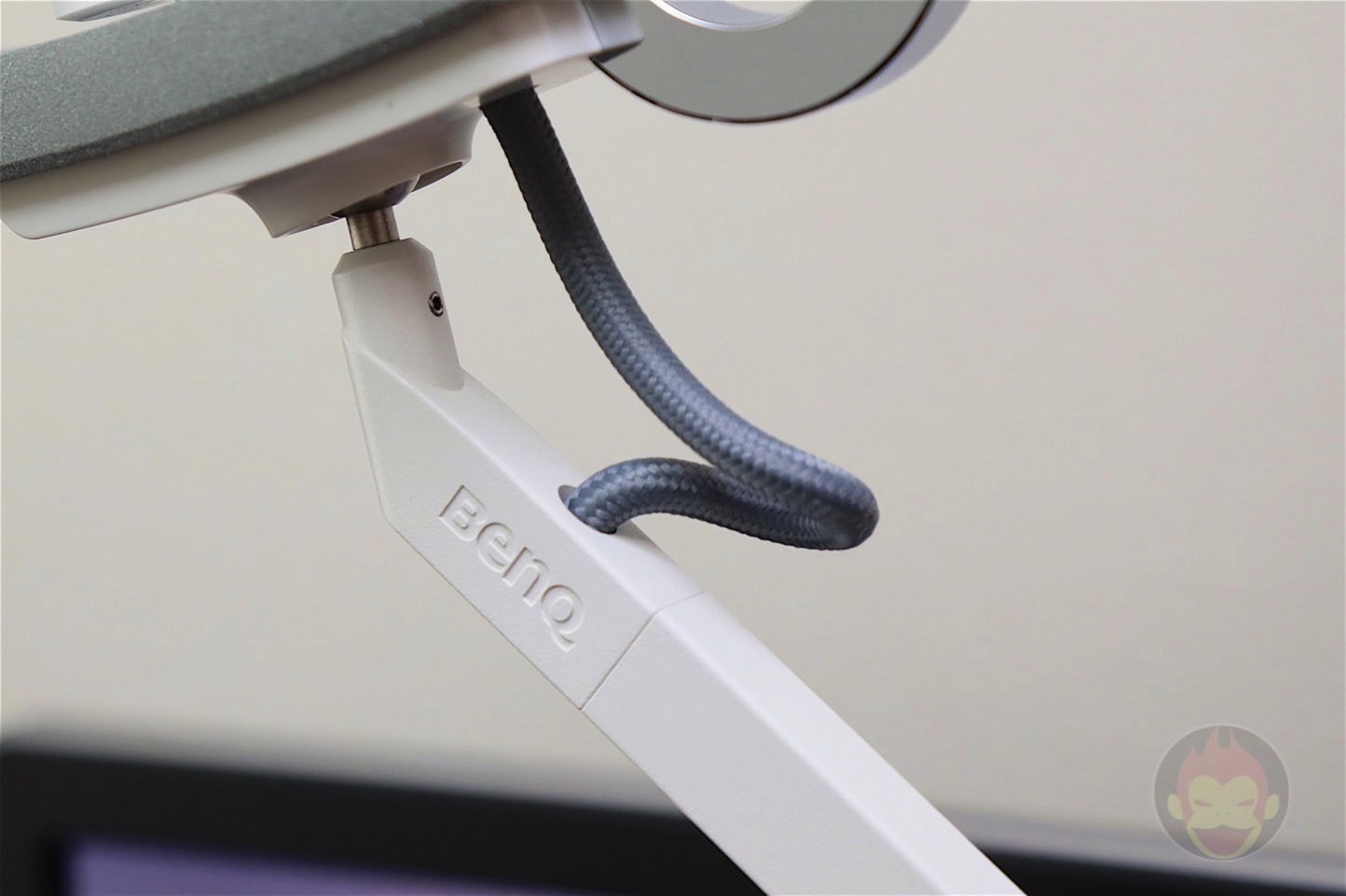 Benq-WiT-Eye-Care-desk-lamp-10.jpg