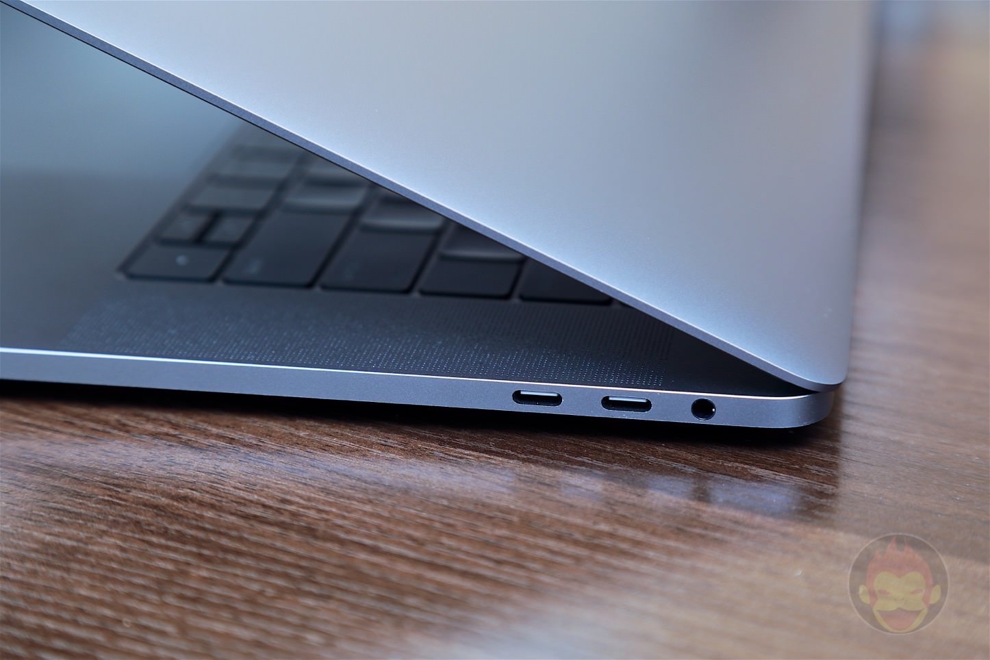 MacBook-Pro-Late-2016-15inch-model-03.jpg