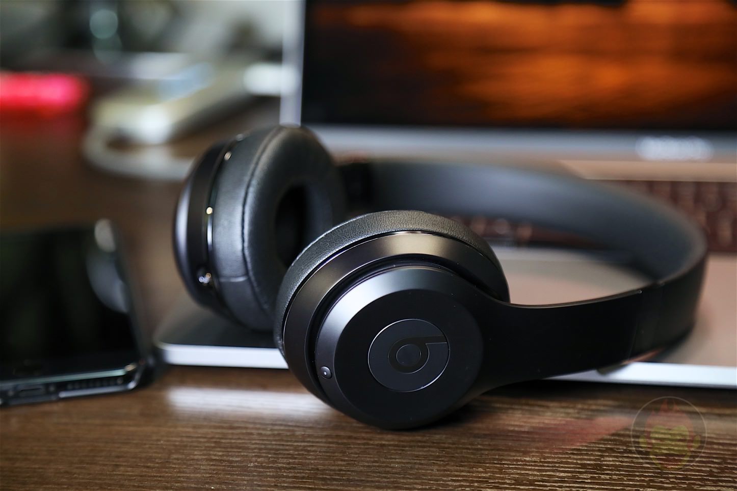 Beats-Solo3-Wireless-Headphones-10.jpg