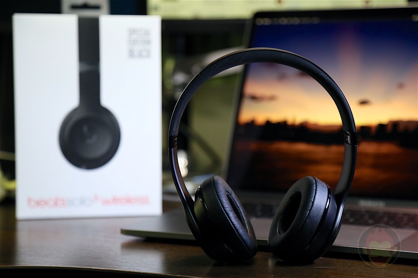 Beats-Solo3-Wireless-Headphones-24.jpg
