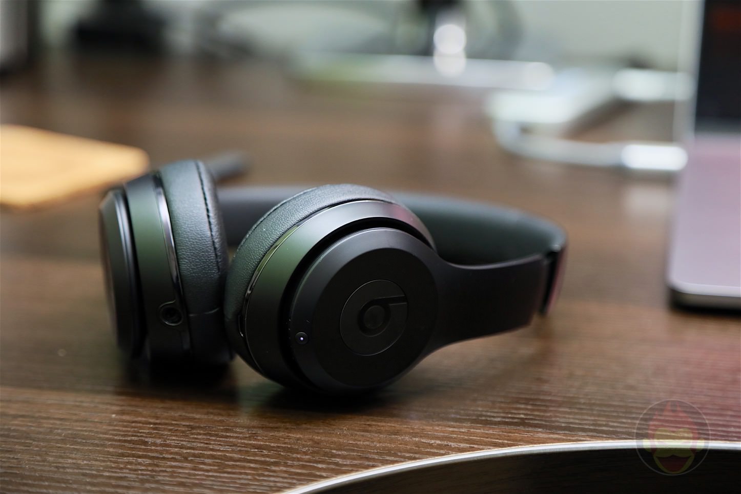 Beats-Solo3-Wireless-Headphones-28.jpg