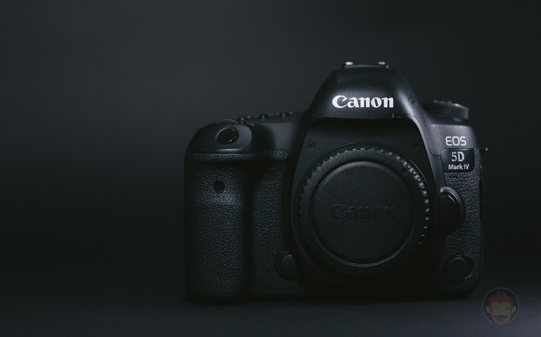 Canon-EOS-5D-Mark-4-Camera-03.jpg