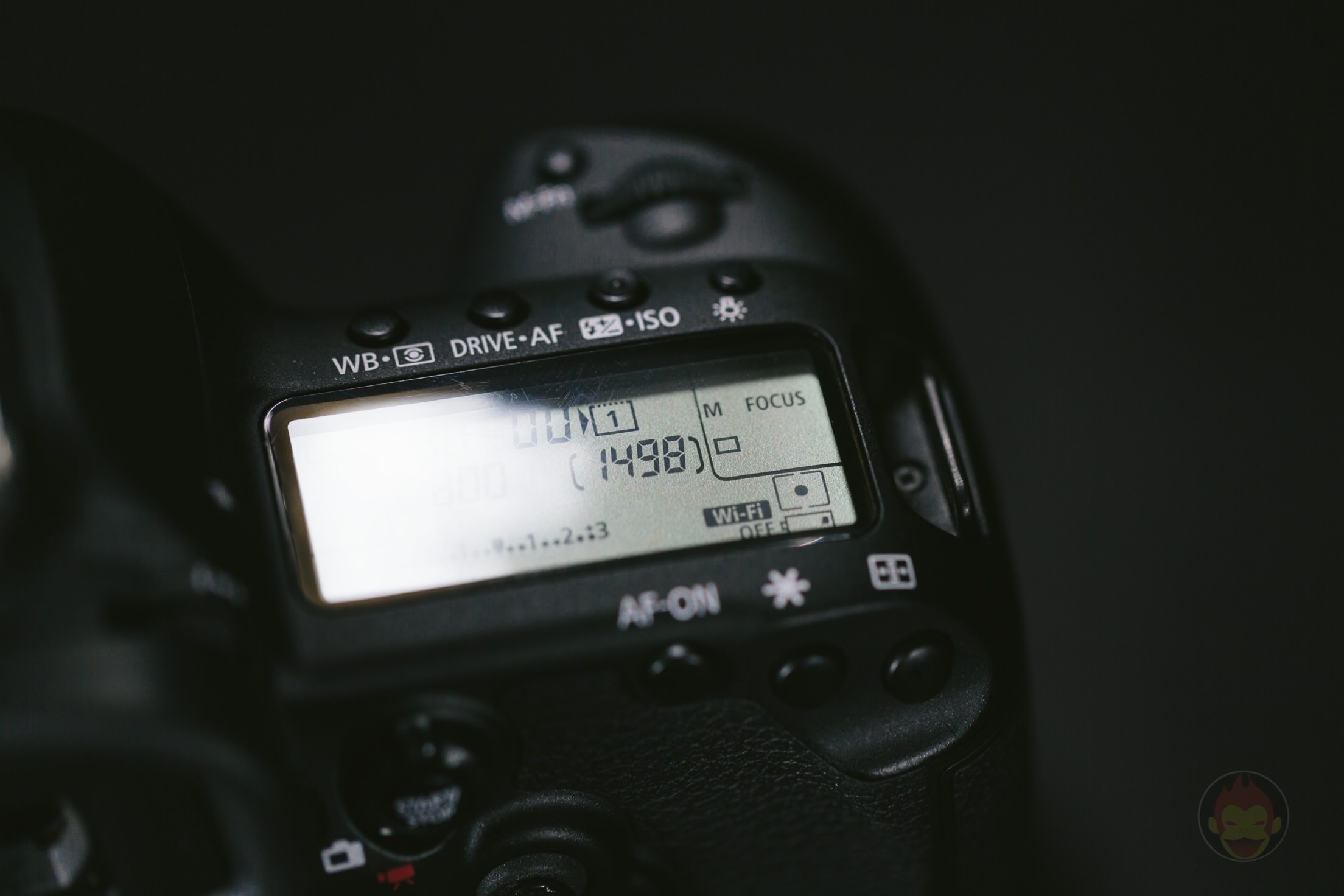 Canon-EOS-5D-Mark-4-Camera-07.jpg