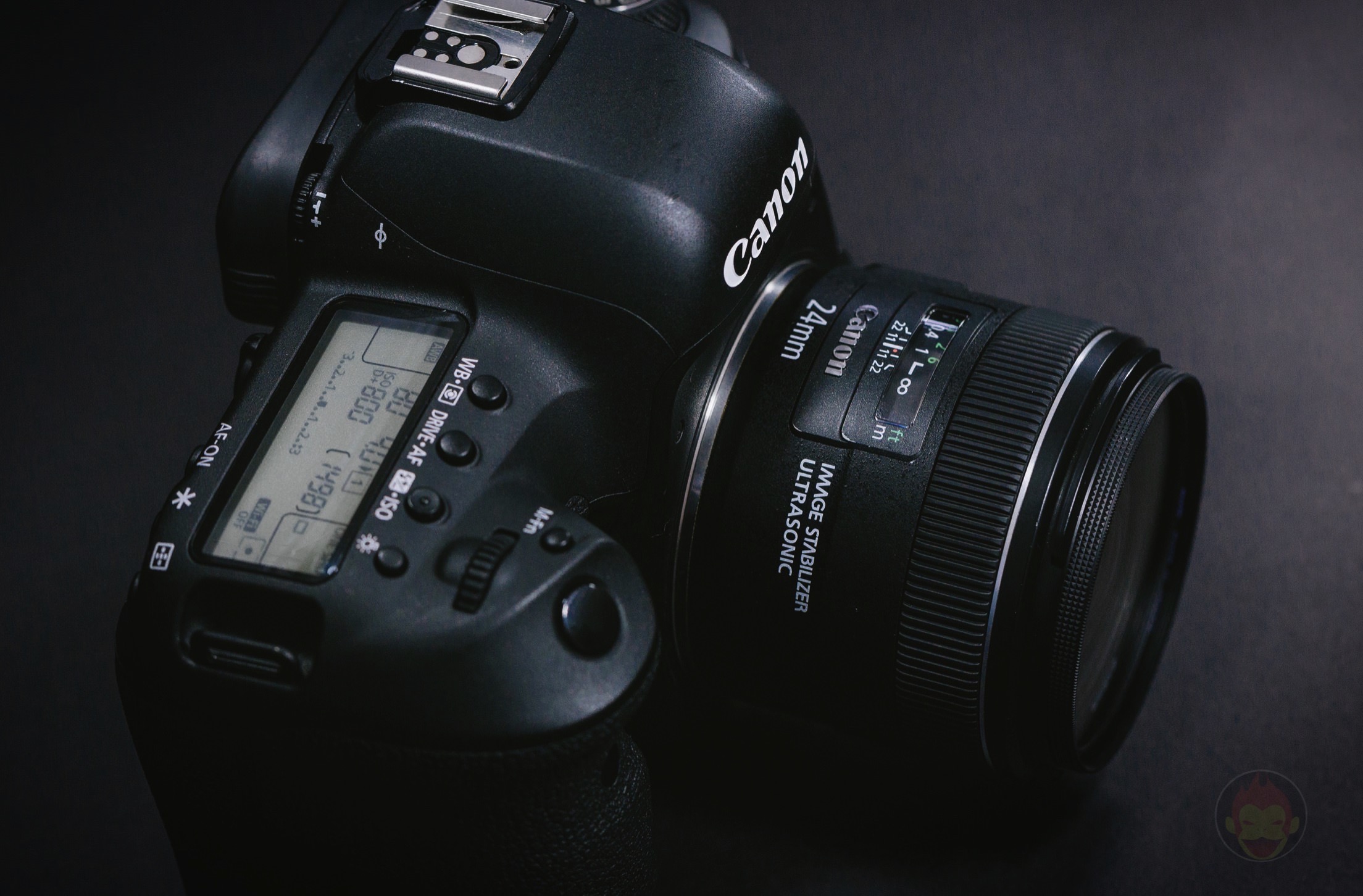 Canon-EOS-5D-Mark-4-Camera-08.jpg